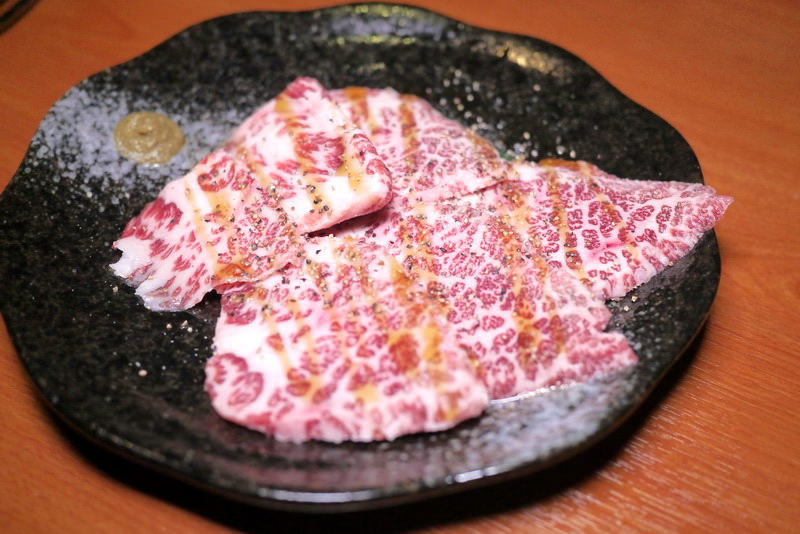 【台北】西頭燒肉 燒肉 もつ鍋 東京新鮮お肉問屋 西頭 ~ 超美味厚切牛舌必點!!! 道地博多牛雜鍋必食 / 內附菜單 / 文章末雙人燒肉套餐免費抽