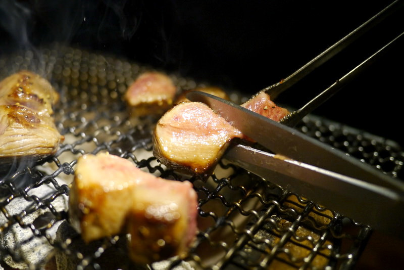 【台北】西頭燒肉 燒肉 もつ鍋 東京新鮮お肉問屋 西頭 ~ 超美味厚切牛舌必點!!! 道地博多牛雜鍋必食 / 內附菜單 / 文章末雙人燒肉套餐免費抽