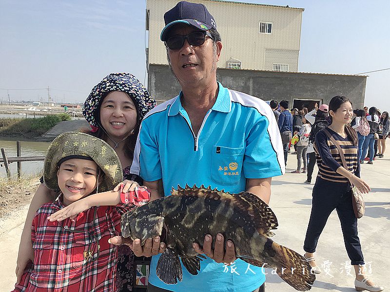 高雄永安品魚鹽之道一日漁夫輕旅行智慧旅遊【高雄旅遊】~蘇班長安心石斑 鑽石沙灣夕陽+龍膽石斑盛宴AR菜單 鑽石魚燈 彩鹽草蜢DIY