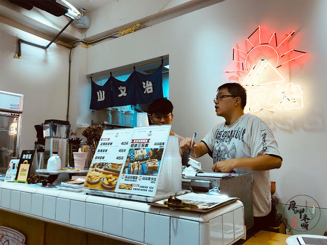 【厚呷米呀│台北西門】 山文治 (THESHANWICHSHOP) 讓簡單早餐多一點色彩/蘿蔔糕選用市場80年老店三六粿店/肉鬆採用三水市場源味香肉鬆/喜歡三明治疊疊樂的愛吃鬼愛店