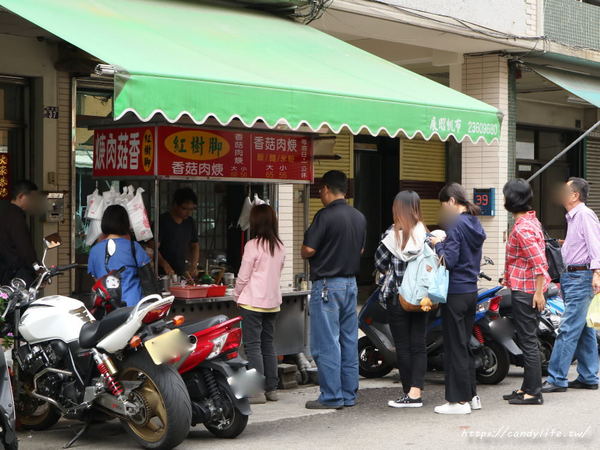 紅樹腳香菇肉羹：台中美食│紅樹腳香菇肉羹〃好吃肉羹推薦！老饕們的最愛，來台中必吃小吃，就在第五市場裡頭～