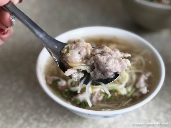 紅樹腳香菇肉羹：台中美食│紅樹腳香菇肉羹〃好吃肉羹推薦！老饕們的最愛，來台中必吃小吃，就在第五市場裡頭～