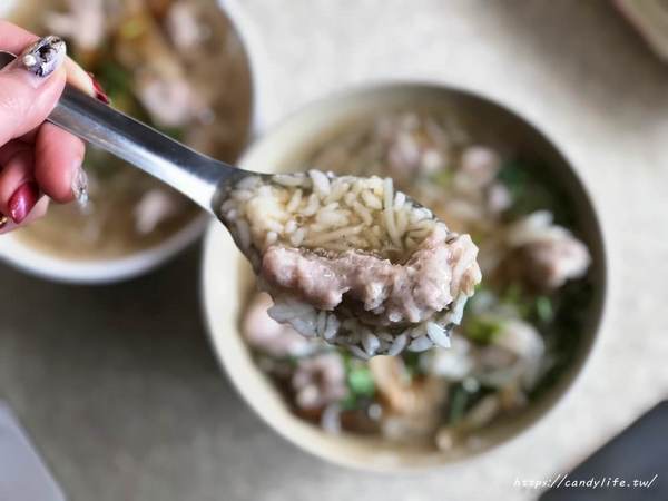 紅樹腳香菇肉羹：台中美食│紅樹腳香菇肉羹〃好吃肉羹推薦！老饕們的最愛，來台中必吃小吃，就在第五市場裡頭～