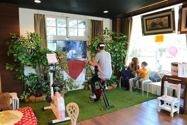 北門森鐵故事館：【嘉義景點】北門森鐵故事館/親子旅遊/鐵路鐵道迷/虛擬VR鐵道自行車/乘坐櫻花精靈小火車欣賞春神跳舞的森林繪本場景