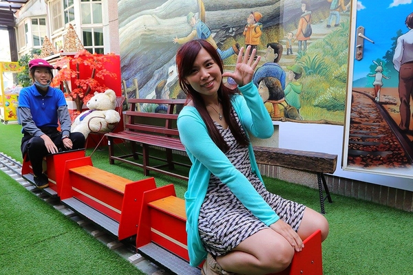 北門森鐵故事館：【嘉義景點】北門森鐵故事館/親子旅遊/鐵路鐵道迷/虛擬VR鐵道自行車/乘坐櫻花精靈小火車欣賞春神跳舞的森林繪本場景