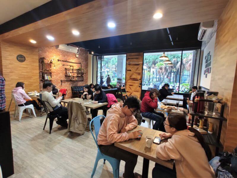 The BurgeR HousE 內裝