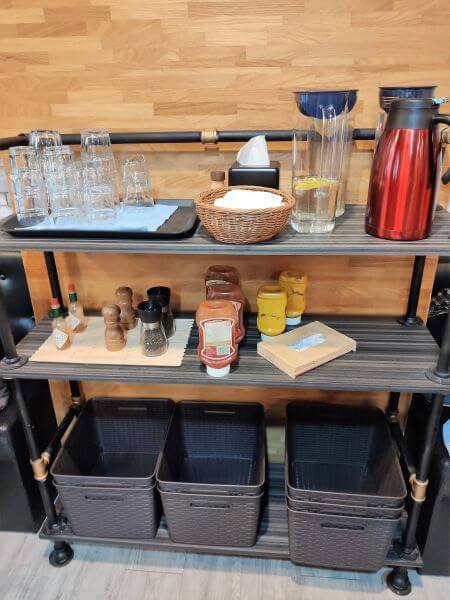 The BurgeR HousE 餐具醬料櫃