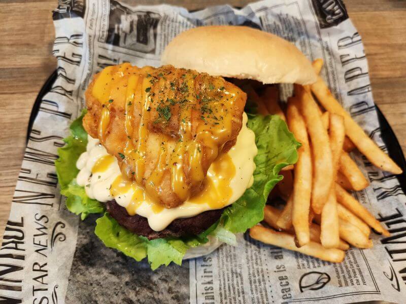 The BurgeR HousE 海陸雙拼堡