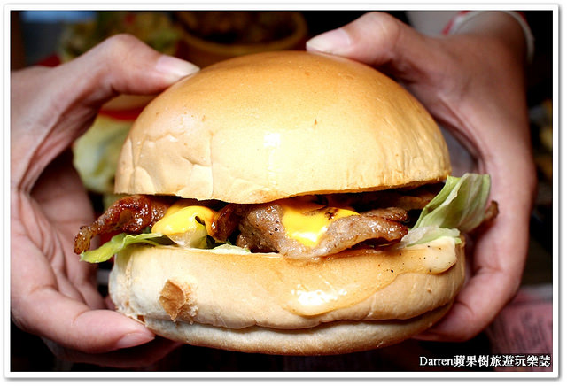 『桃園八德必吃美食推薦』The BurgeR HousE美式餐廳(含詳細MENU)★台灣山豬肉風味堡&韓式春川辣雞堡混搭口味漢堡94狂/蝶豆花漸層氣泡飲好看又好喝/八德廣豐新天地周邊美食