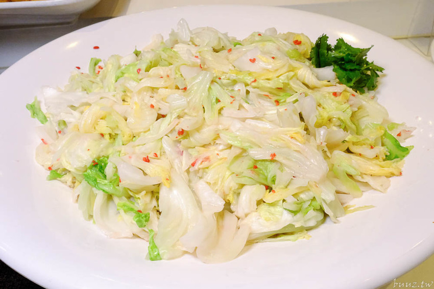 蔬食愛好者天堂，陶然左岸80多樣蔬食料理吃到飽，開吃就滿座，彩虹飲食無負擔！