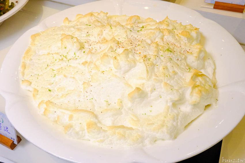 蔬食愛好者天堂，陶然左岸80多樣蔬食料理吃到飽，開吃就滿座，彩虹飲食無負擔！