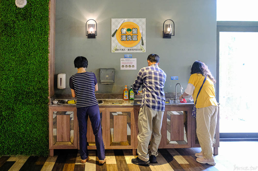 蔬食愛好者天堂，陶然左岸80多樣蔬食料理吃到飽，開吃就滿座，彩虹飲食無負擔！