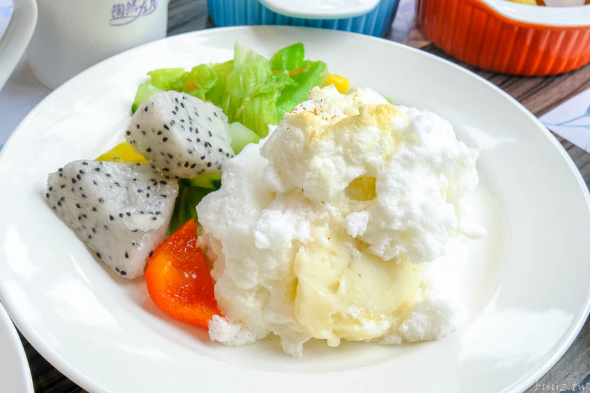 蔬食愛好者天堂，陶然左岸80多樣蔬食料理吃到飽，開吃就滿座，彩虹飲食無負擔！