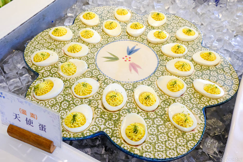 蔬食愛好者天堂，陶然左岸80多樣蔬食料理吃到飽，開吃就滿座，彩虹飲食無負擔！