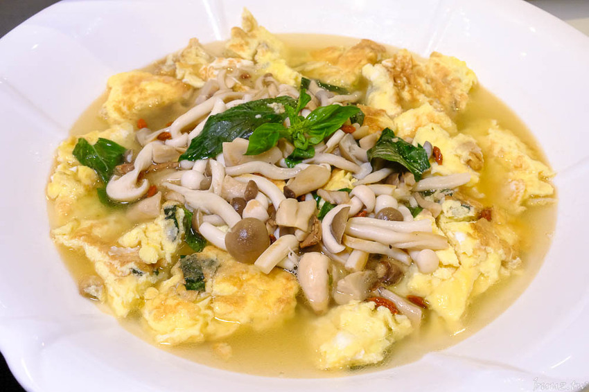 蔬食愛好者天堂，陶然左岸80多樣蔬食料理吃到飽，開吃就滿座，彩虹飲食無負擔！