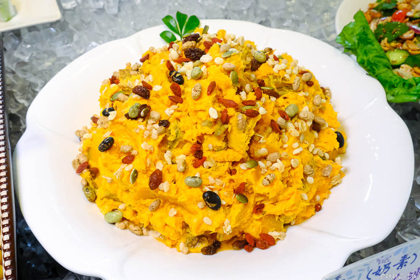 蔬食愛好者天堂，陶然左岸80多樣蔬食料理吃到飽，開吃就滿座，彩虹飲食無負擔！