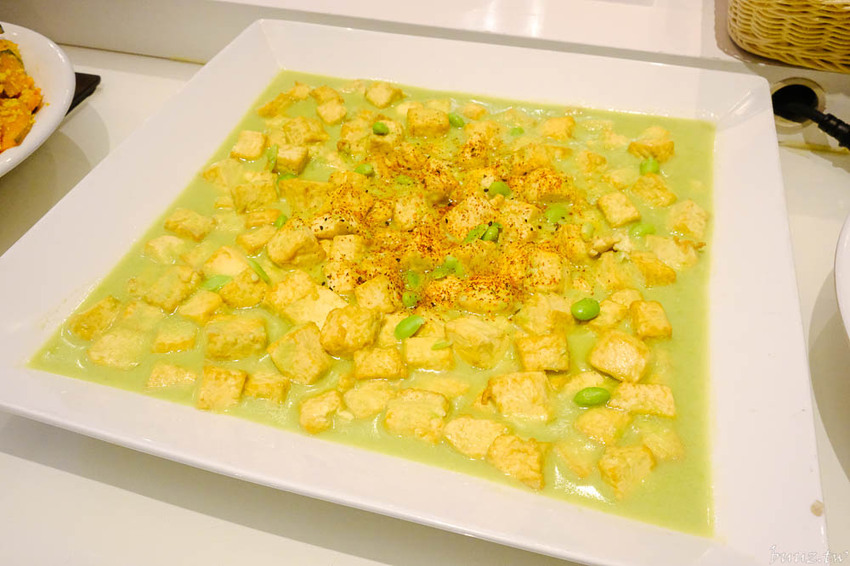 蔬食愛好者天堂，陶然左岸80多樣蔬食料理吃到飽，開吃就滿座，彩虹飲食無負擔！