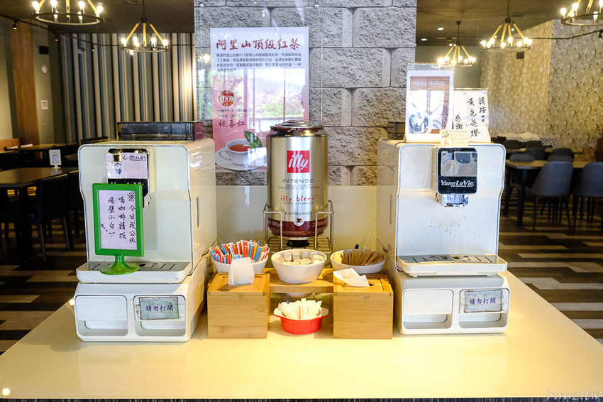 蔬食愛好者天堂，陶然左岸80多樣蔬食料理吃到飽，開吃就滿座，彩虹飲食無負擔！