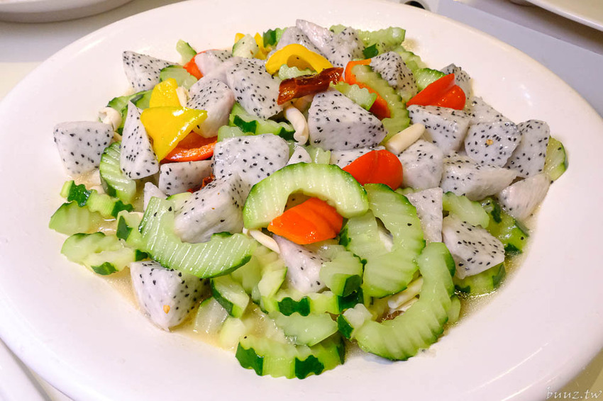 蔬食愛好者天堂，陶然左岸80多樣蔬食料理吃到飽，開吃就滿座，彩虹飲食無負擔！