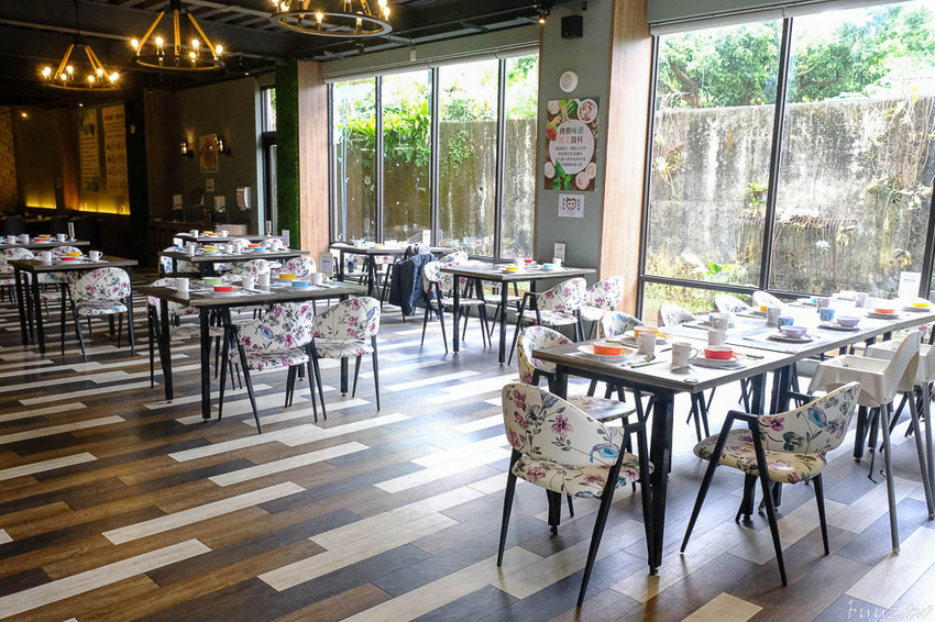 蔬食愛好者天堂，陶然左岸80多樣蔬食料理吃到飽，開吃就滿座，彩虹飲食無負擔！