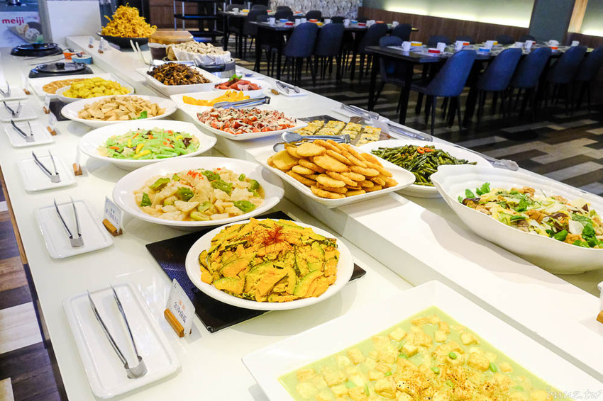 蔬食愛好者天堂，陶然左岸80多樣蔬食料理吃到飽，開吃就滿座，彩虹飲食無負擔！