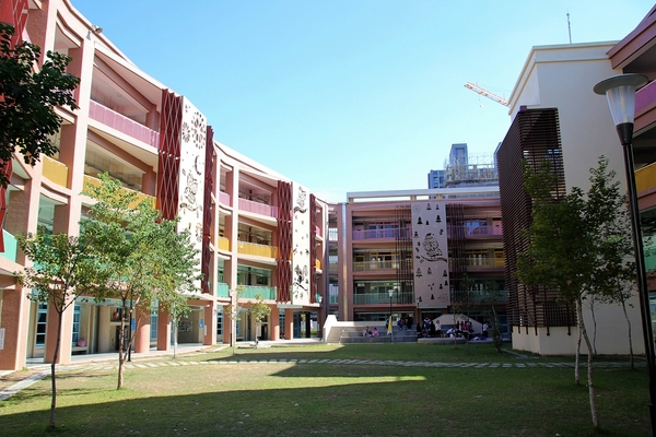 太平新'國小：【台中太平景點】新光國小~雙滑道溜滑梯 動物童話森林 貓頭鷹主題