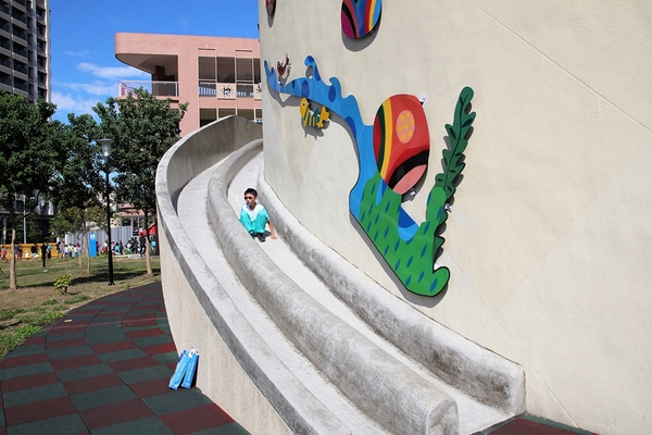 太平新'國小：【台中太平景點】新光國小~雙滑道溜滑梯 動物童話森林 貓頭鷹主題