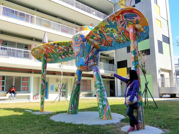 太平新'國小：【台中太平景點】新光國小~雙滑道溜滑梯 動物童話森林 貓頭鷹主題