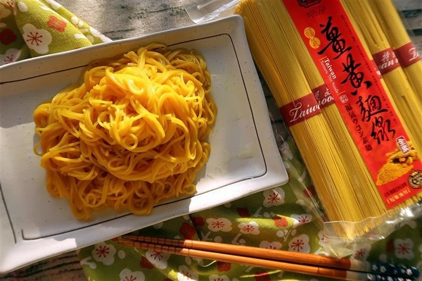 豐滿生技博士紅薑黃： 豐滿生技 薑黃麵線/薑黃拉麵/薑黃芝麻醬食譜 薑黃料理輕鬆做 台灣製造營養全吸收~