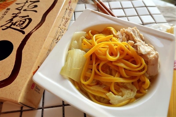 豐滿生技博士紅薑黃： 豐滿生技 薑黃麵線/薑黃拉麵/薑黃芝麻醬食譜 薑黃料理輕鬆做 台灣製造營養全吸收~