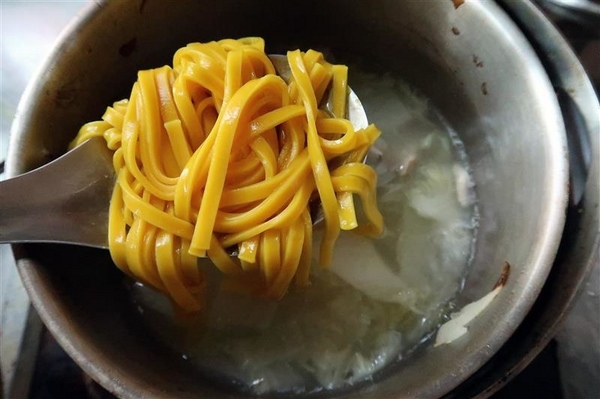 豐滿生技博士紅薑黃： 豐滿生技 薑黃麵線/薑黃拉麵/薑黃芝麻醬食譜 薑黃料理輕鬆做 台灣製造營養全吸收~