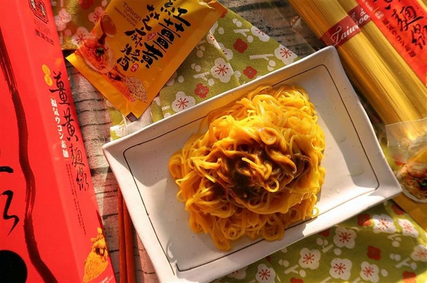豐滿生技博士紅薑黃： 豐滿生技 薑黃麵線/薑黃拉麵/薑黃芝麻醬食譜 薑黃料理輕鬆做 台灣製造營養全吸收~