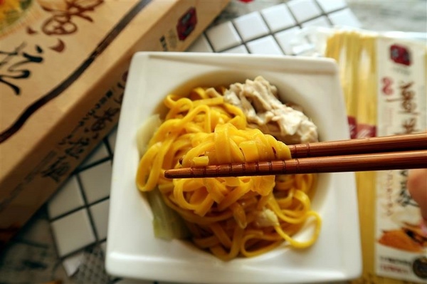 豐滿生技博士紅薑黃： 豐滿生技 薑黃麵線/薑黃拉麵/薑黃芝麻醬食譜 薑黃料理輕鬆做 台灣製造營養全吸收~