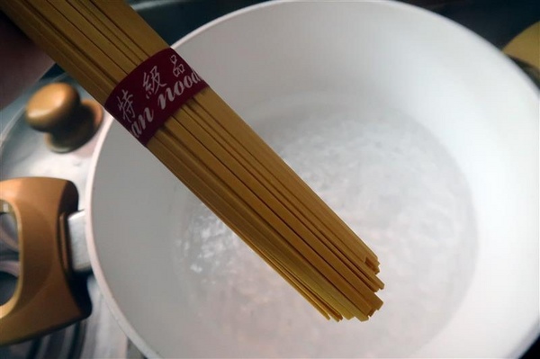 豐滿生技博士紅薑黃： 豐滿生技 薑黃麵線/薑黃拉麵/薑黃芝麻醬食譜 薑黃料理輕鬆做 台灣製造營養全吸收~