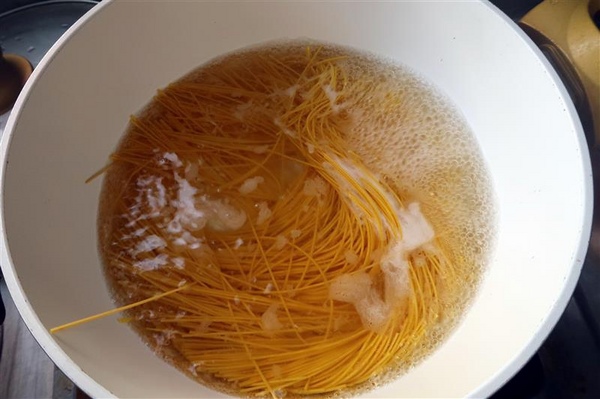 豐滿生技博士紅薑黃： 豐滿生技 薑黃麵線/薑黃拉麵/薑黃芝麻醬食譜 薑黃料理輕鬆做 台灣製造營養全吸收~