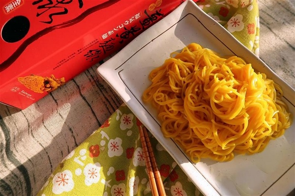 豐滿生技博士紅薑黃： 豐滿生技 薑黃麵線/薑黃拉麵/薑黃芝麻醬食譜 薑黃料理輕鬆做 台灣製造營養全吸收~