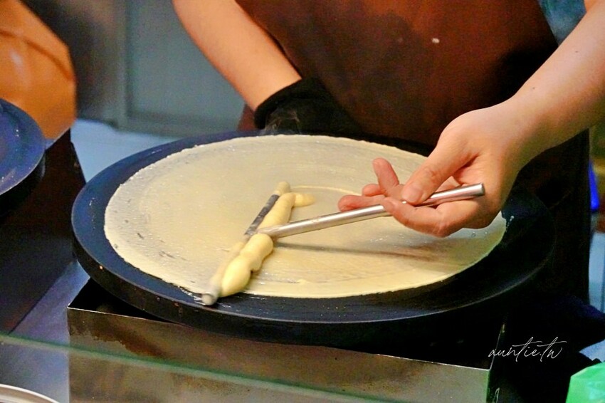 台北市萬華區【台北】南機場夜市｜牛咩咩可麗餅，脆到沒對手，無敵酥脆口感，30種口味可麗餅