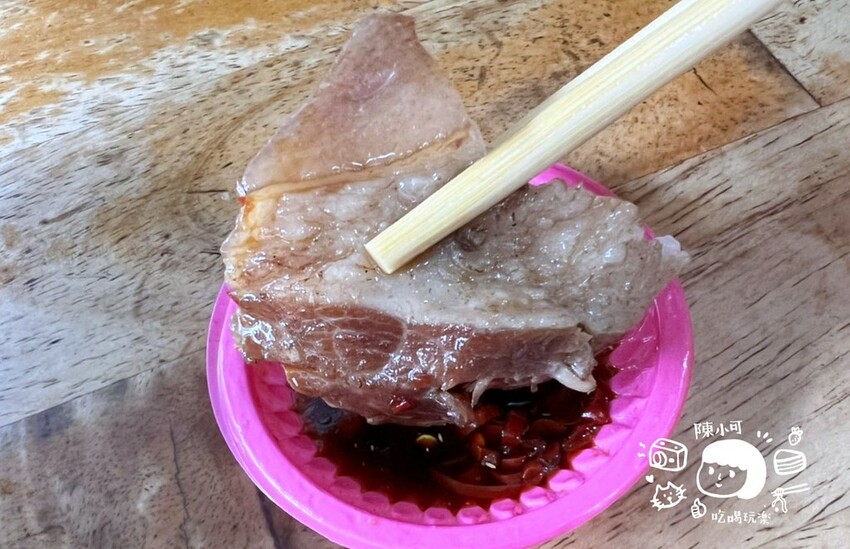 新北市新莊區排成這樣還以為是賣豆花，在地人推薦這攤生意強強滾！還有人一次外帶10碗