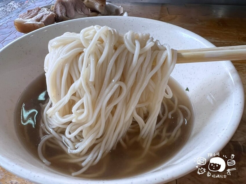 新北市新莊區排成這樣還以為是賣豆花，在地人推薦這攤生意強強滾！還有人一次外帶10碗