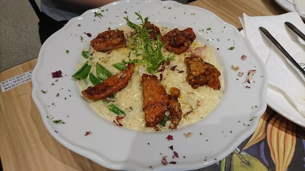 J.C.co藝術廚房:高雄~J.C.co藝術廚房~走進童話般的夢幻森林~鳥籠白鹿造景美到令人驚豔~CP值超高的主題餐廳~