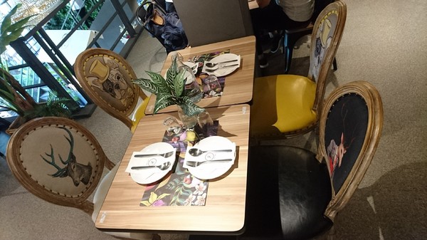 J.C.co藝術廚房:高雄~J.C.co藝術廚房~走進童話般的夢幻森林~鳥籠白鹿造景美到令人驚豔~CP值超高的主題餐廳~