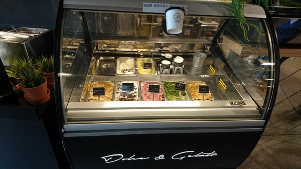 J.C.co藝術廚房:高雄~J.C.co藝術廚房~走進童話般的夢幻森林~鳥籠白鹿造景美到令人驚豔~CP值超高的主題餐廳~