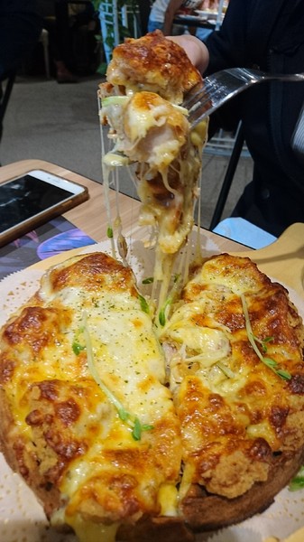 J.C.co藝術廚房:高雄~J.C.co藝術廚房~走進童話般的夢幻森林~鳥籠白鹿造景美到令人驚豔~CP值超高的主題餐廳~