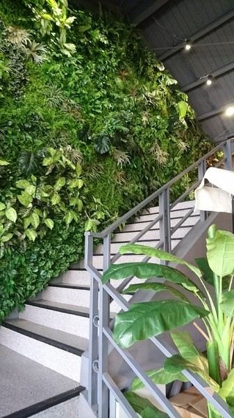 J.C.co藝術廚房:高雄~J.C.co藝術廚房~走進童話般的夢幻森林~鳥籠白鹿造景美到令人驚豔~CP值超高的主題餐廳~