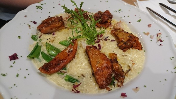 J.C.co藝術廚房:高雄~J.C.co藝術廚房~走進童話般的夢幻森林~鳥籠白鹿造景美到令人驚豔~CP值超高的主題餐廳~