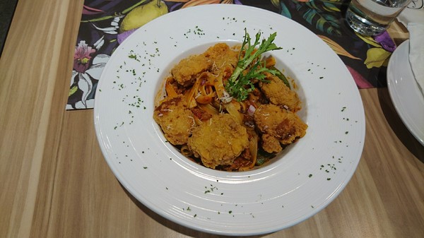 J.C.co藝術廚房:高雄~J.C.co藝術廚房~走進童話般的夢幻森林~鳥籠白鹿造景美到令人驚豔~CP值超高的主題餐廳~