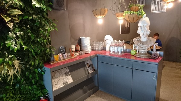 J.C.co藝術廚房:高雄~J.C.co藝術廚房~走進童話般的夢幻森林~鳥籠白鹿造景美到令人驚豔~CP值超高的主題餐廳~