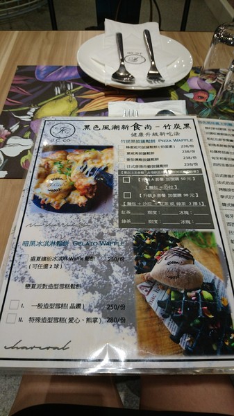 J.C.co藝術廚房:高雄~J.C.co藝術廚房~走進童話般的夢幻森林~鳥籠白鹿造景美到令人驚豔~CP值超高的主題餐廳~