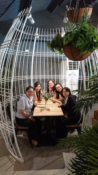 J.C.co藝術廚房:高雄~J.C.co藝術廚房~走進童話般的夢幻森林~鳥籠白鹿造景美到令人驚豔~CP值超高的主題餐廳~