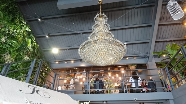 J.C.co藝術廚房:高雄~J.C.co藝術廚房~走進童話般的夢幻森林~鳥籠白鹿造景美到令人驚豔~CP值超高的主題餐廳~